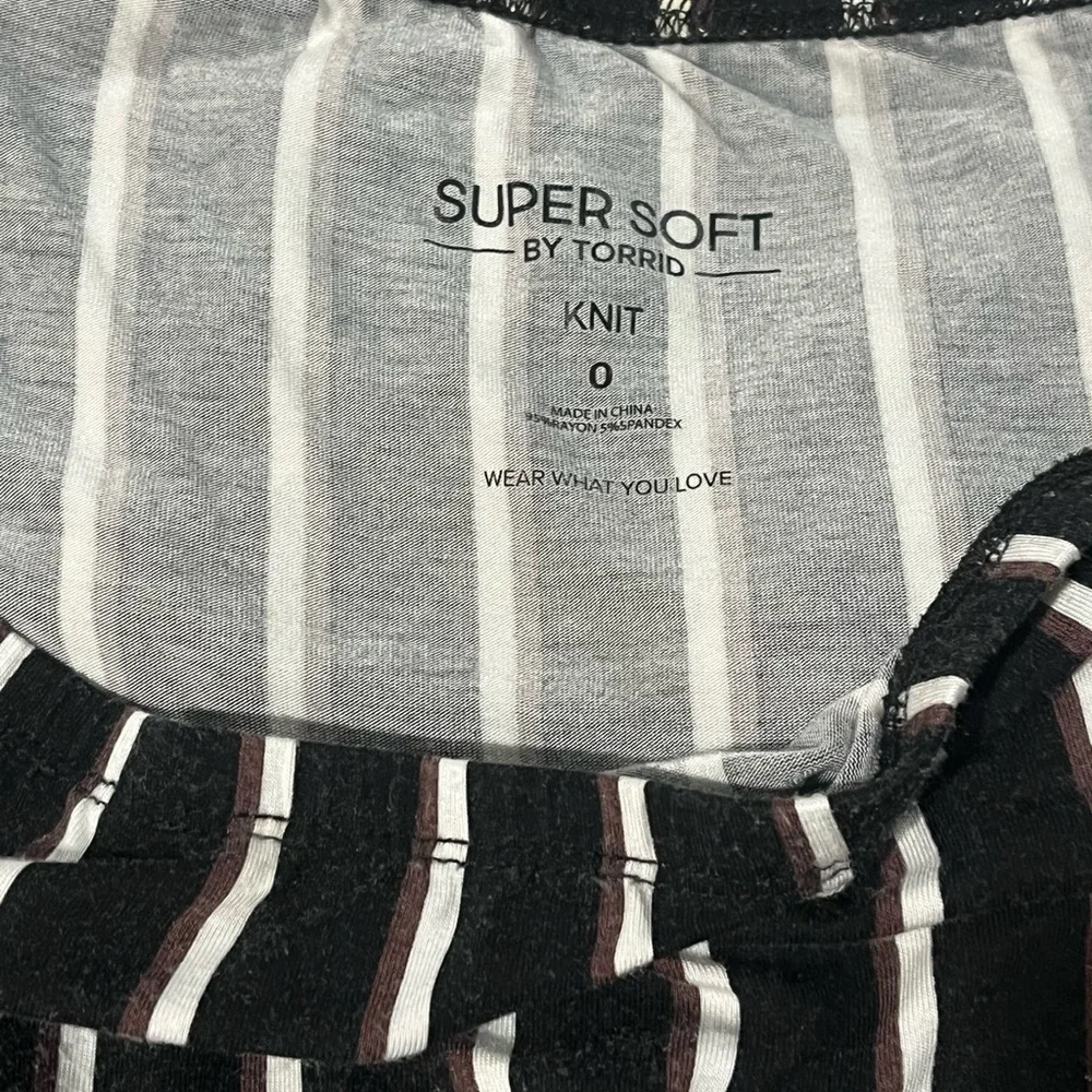 Torrid sz 0 (12) Black ,Brown, and White Capri length romper VGUC - Picture 7 of 7